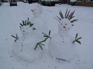 Snowmen in Ashcombe Close, Witney, taken by David Dixon.