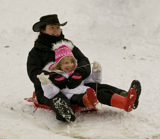 Lorraine Crowther with daughter Orla, 9, South Park, Oxford.
Pic: Antony Moore