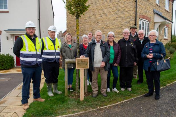 Bicester Advertiser: The Breakspear family stood next to their plaque at shepherds Walk, with Bellway site manager, Merrick Clarke and Bellway Contracts Manager, Alex Lacey.