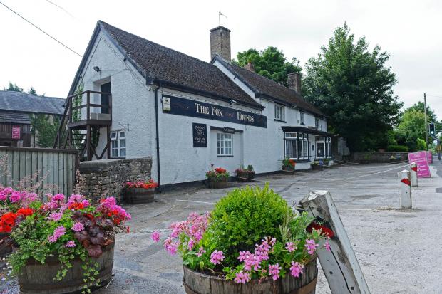 Bicester Advertiser: The Fox and Hounds Pub. Pic by Simon Williams.