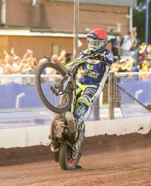 Bicester Advertiser: Aaron Summers celebrates his fourth straight win. Picture: Steve Edmunds